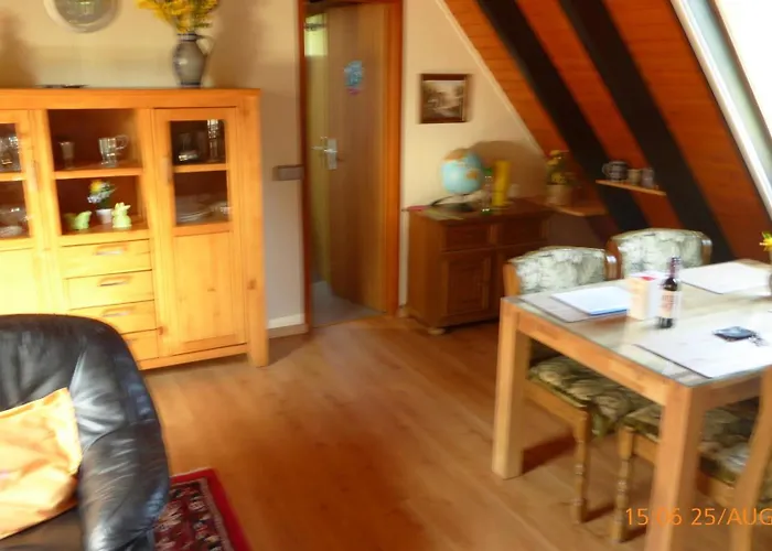 Eifelwaldhaeuschen Grosstyp Mit Wintergarten Und Waschkeller Haustiere Ok بلانكينهييم