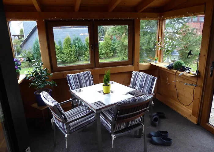 Eifelwaldhaeuschen Grosstyp Mit Wintergarten Und Waschkeller Haustiere Ok بيت للعطل بلانكينهييم