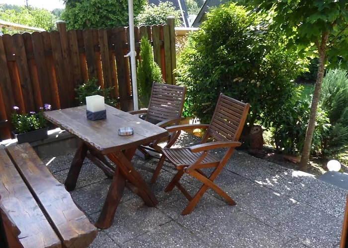 Eifelwaldhaeuschen Grosstyp Mit Wintergarten Und Waschkeller Haustiere Ok بلانكينهييم